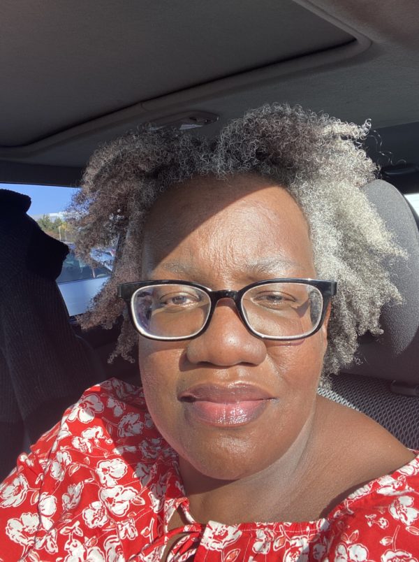 photo of makeup artist and Makeup to Go founder Tania D. Russell in the car